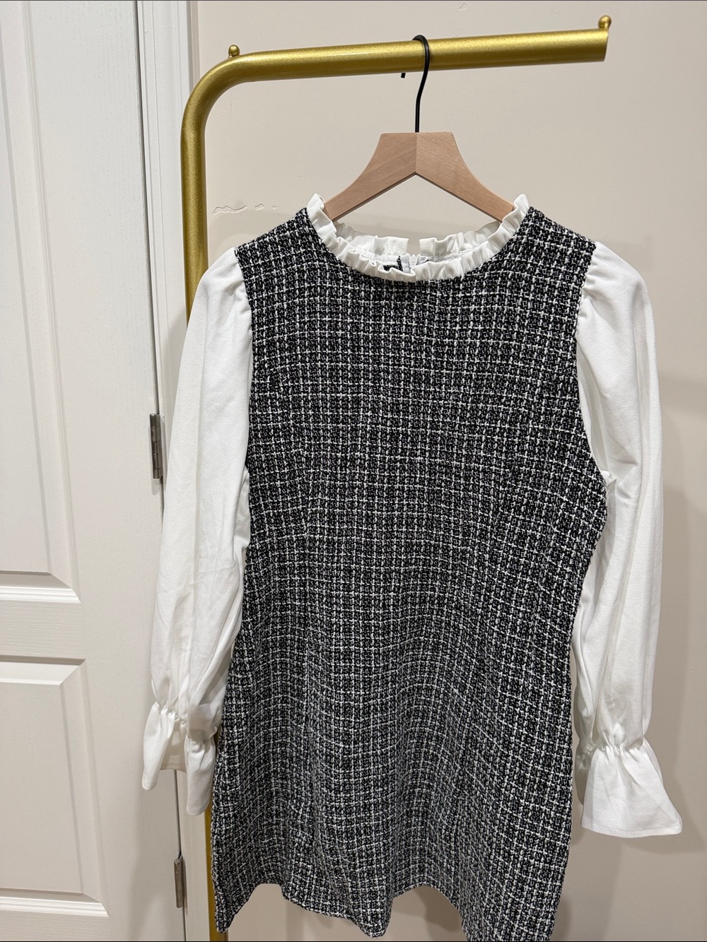 Black & White Tweed Long-Sleeve Shift Dress with Ruffle Collar